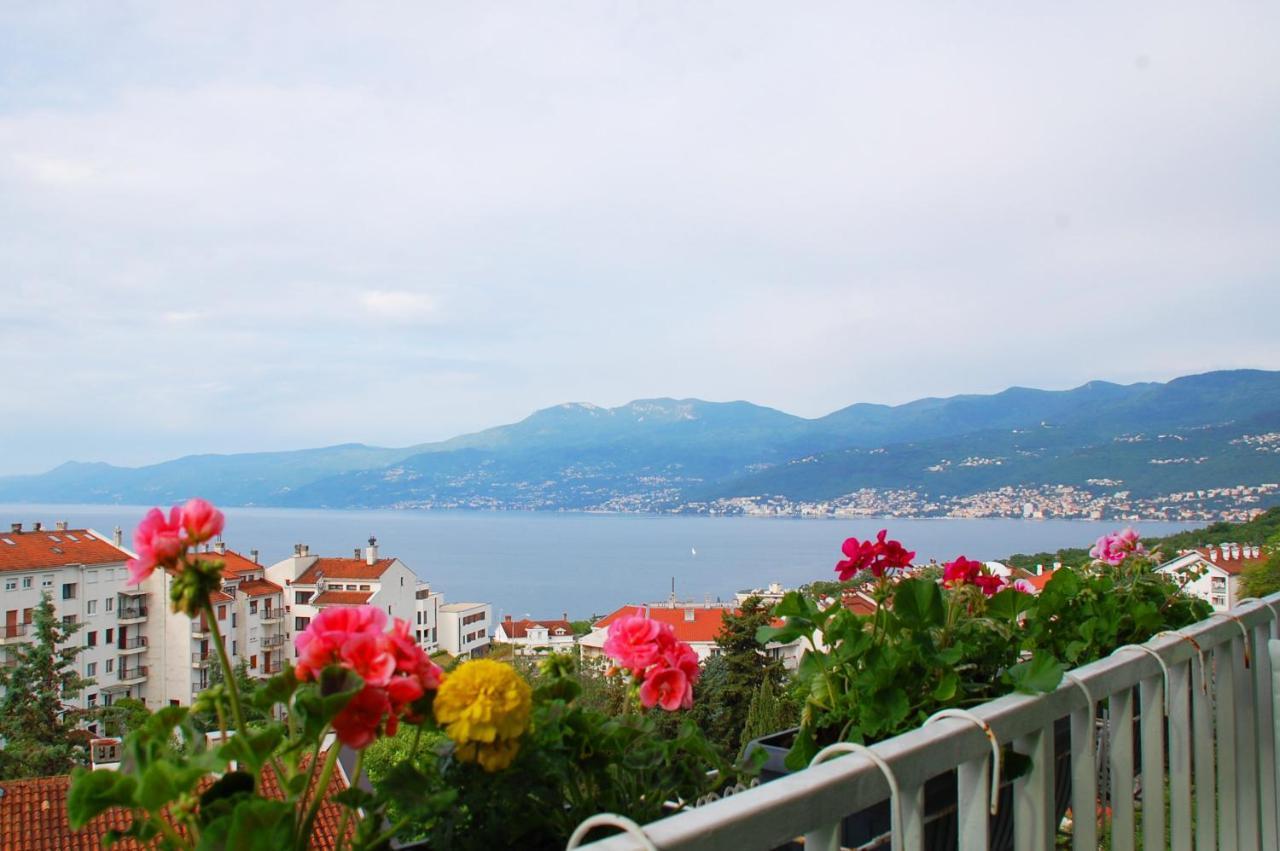 Apartment Rijeka With Sea View Екстериор снимка