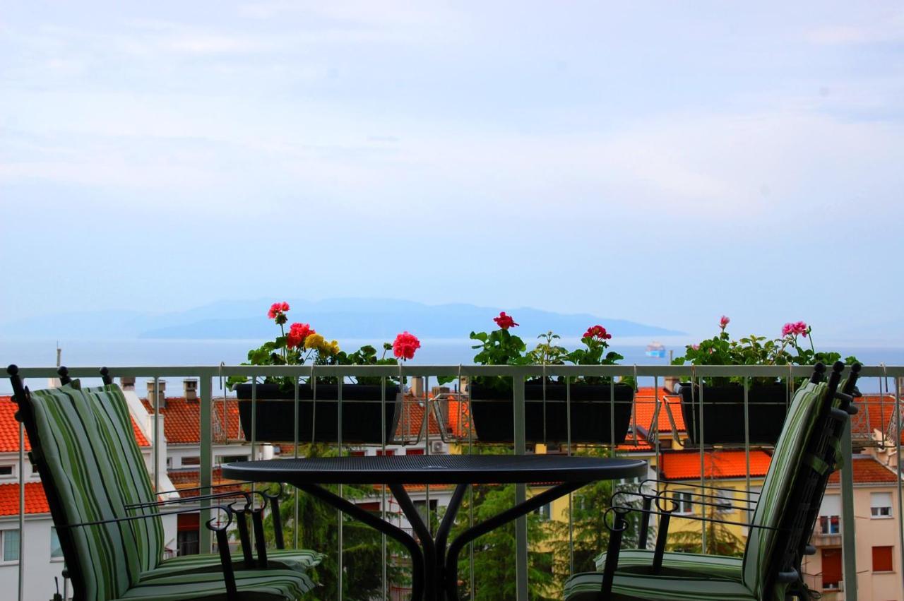 Apartment Rijeka With Sea View Екстериор снимка