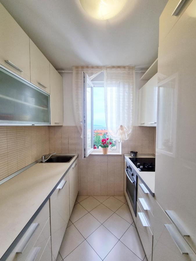 Apartment Rijeka With Sea View Екстериор снимка