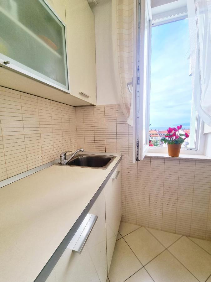 Apartment Rijeka With Sea View Екстериор снимка