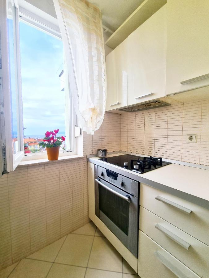 Apartment Rijeka With Sea View Екстериор снимка