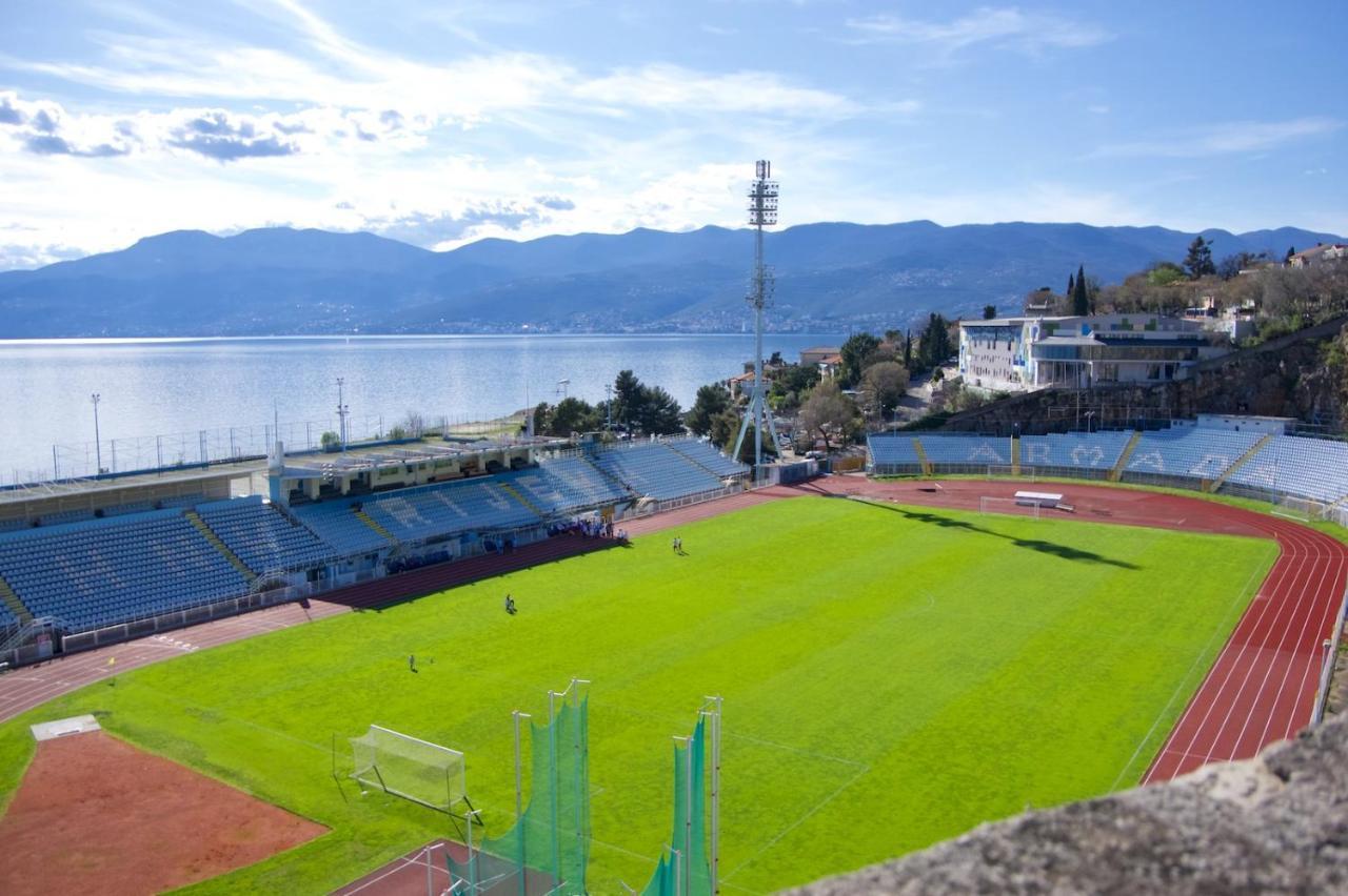 Apartment Rijeka With Sea View Екстериор снимка